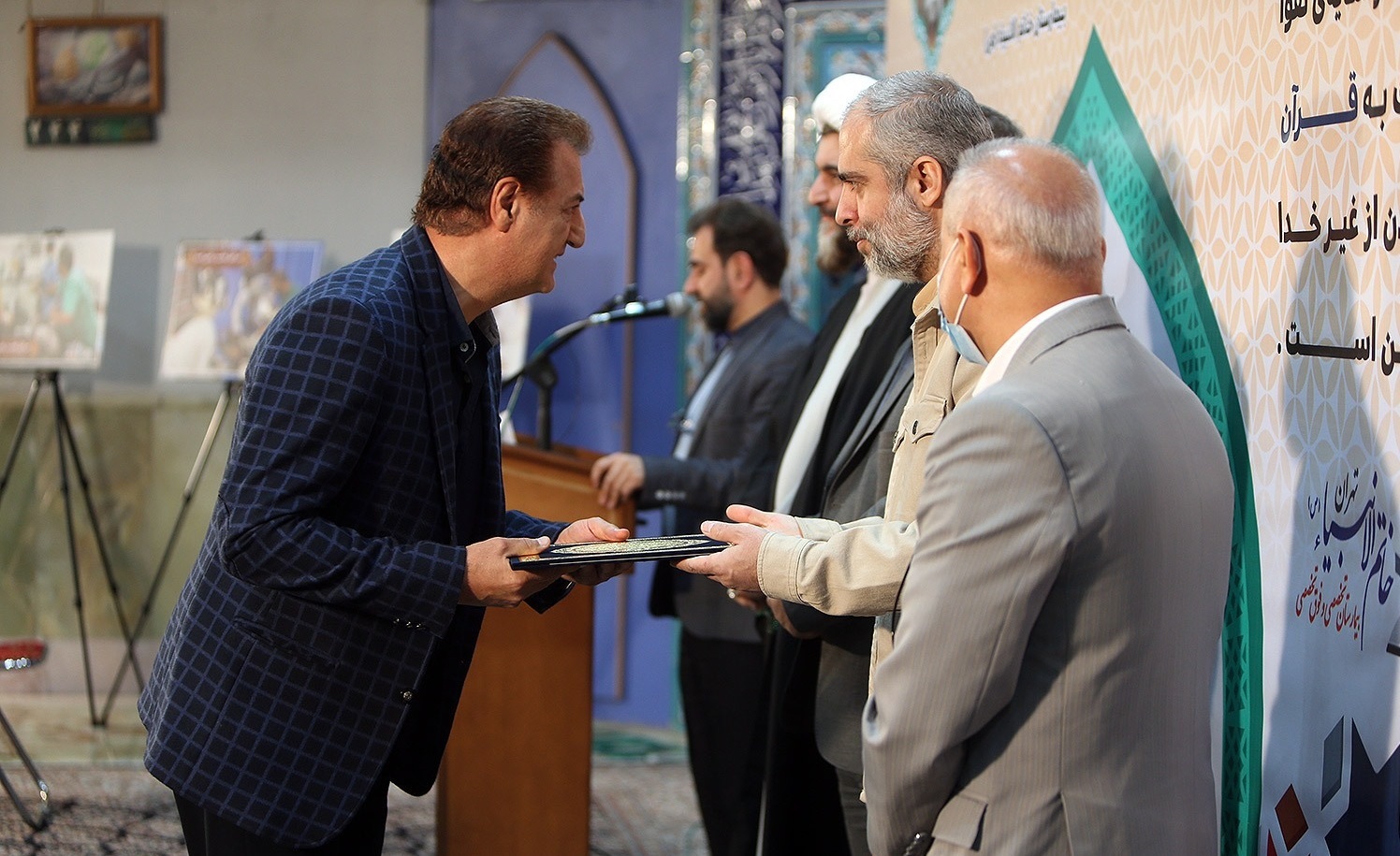 خاتم الانبیاء محور برنامه های قرآنی مراکز درمانی تهران