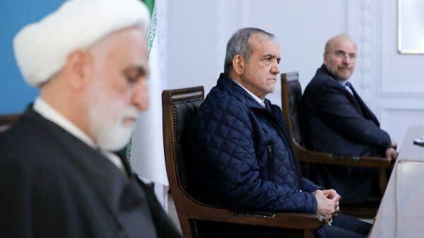 دستور ریاست جمهوری مبنی بر ادغام سه سازمان زیرمجموعه نفت، نیرو و راهوشهرسازی دستور ریاست جمهوری مبنی بر ادغام سه سازمان زیرمجموعه نفت، نیرو و راهوشهرسازی