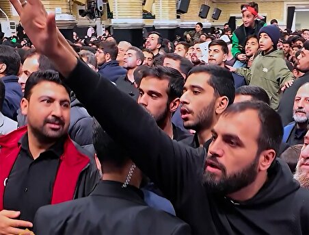 تقلای رزمنده‌ی لبنانی برای هدیه گرفتن چفیه‌ی رهبر معظم انقلاب...