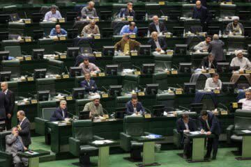 ساعات کار کارکنان ۴۴ ساعت تعیین شد| ارجاع دوباره اصلاح تعطیلی پنجشنبه‌ها به کمیسیون