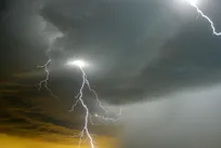 رگبار و رعد و برق در ۵ استان