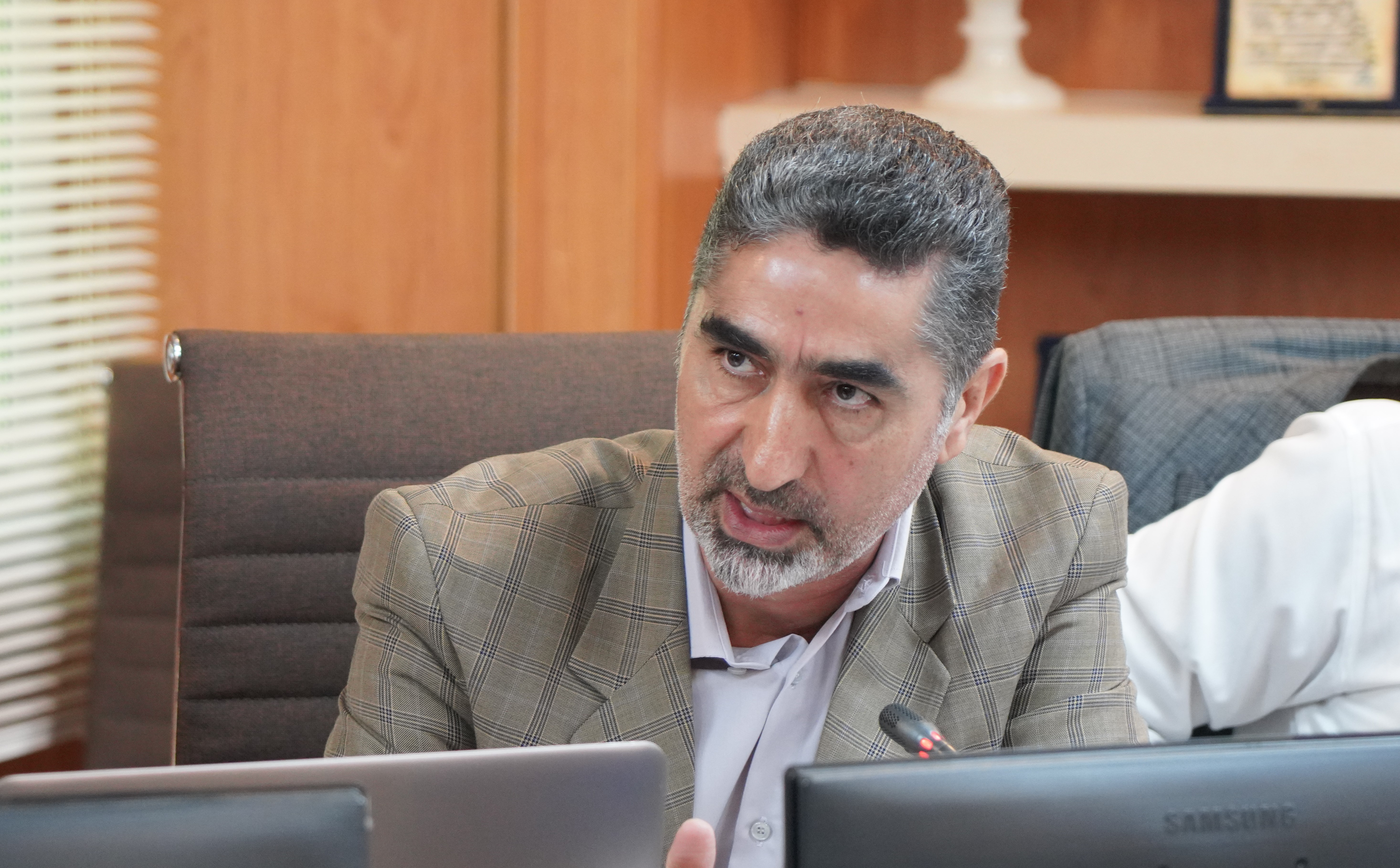 شرکت‌ها و موسسات تابعه و الحاقی به سازمان اقتصادی کوثر، در اجرای ارجاعات این سازمان که متضمن دستور ریاست محترم بنیاد شهید و امور ایثارگران است نباید تاخیر و یا توقف داشته باشند.