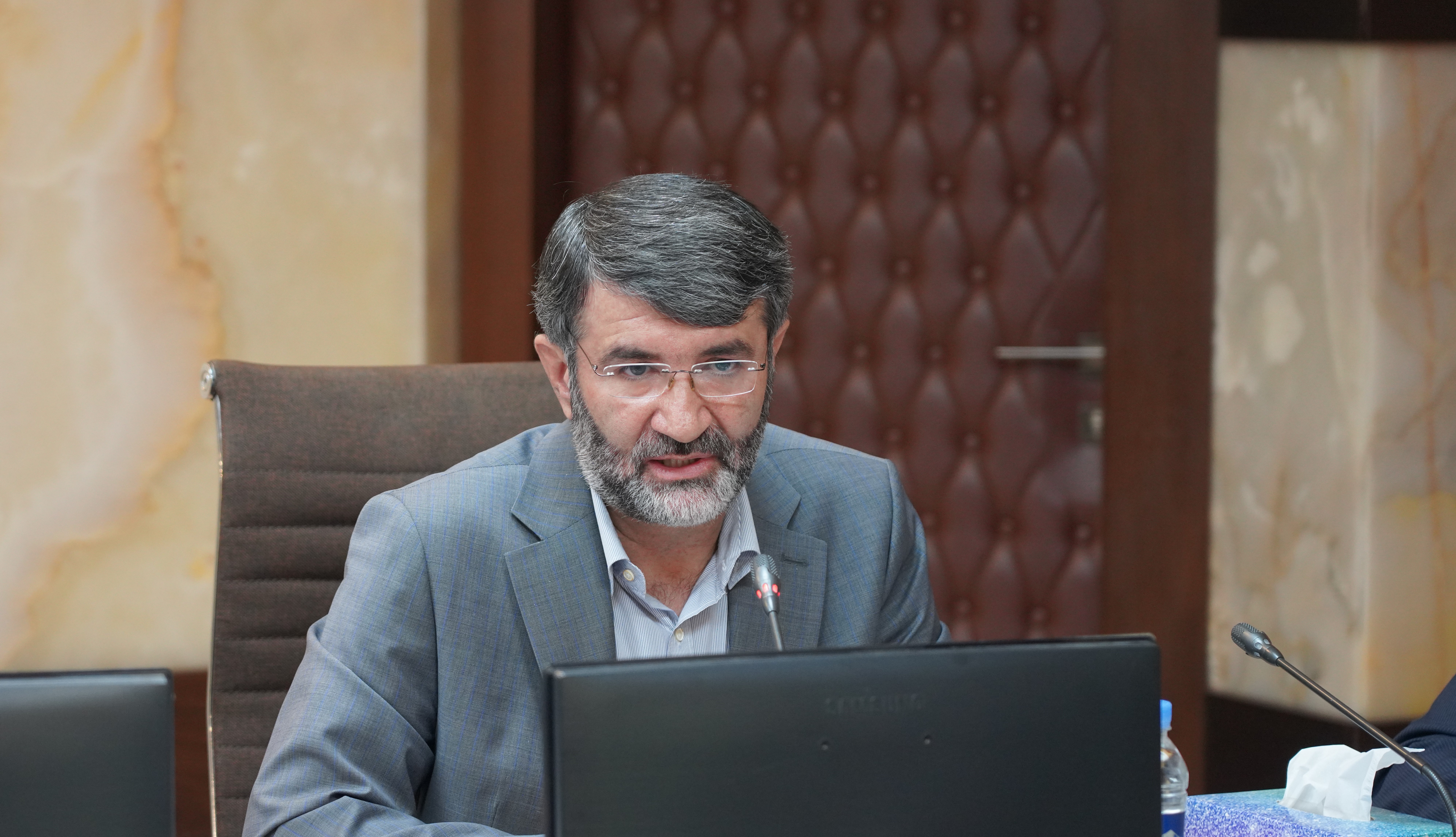 شرکت‌ها و موسسات تابعه و الحاقی به سازمان اقتصادی کوثر، در اجرای ارجاعات این سازمان که متضمن دستور ریاست محترم بنیاد شهید و امور ایثارگران است نباید تاخیر و یا توقف داشته باشند.