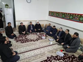 ادای احترام به خانواده‌های شهدای مقاومت ۱۲ روز جنگ تحمیلی در استان خوزستان