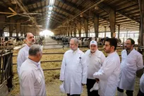 بازدید میدانی دکتر فخاری از مزرعه شریف آباد