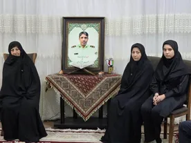 دیدار هیئت اعزامی به نمایندگی از رئیس بنیاد شهید و امور ایثارگران کشور با خانواده‌های معظم شهدای جنگ تحمیلی ۱۲ روزه در خوزستان