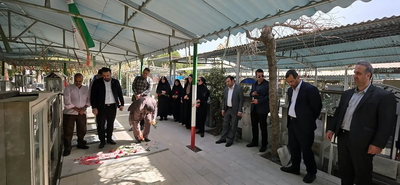 تجدید میثاق مدیران و کارکنان سازمان اقتصادی کوثر با شهدا در هفته دفاع مقدس