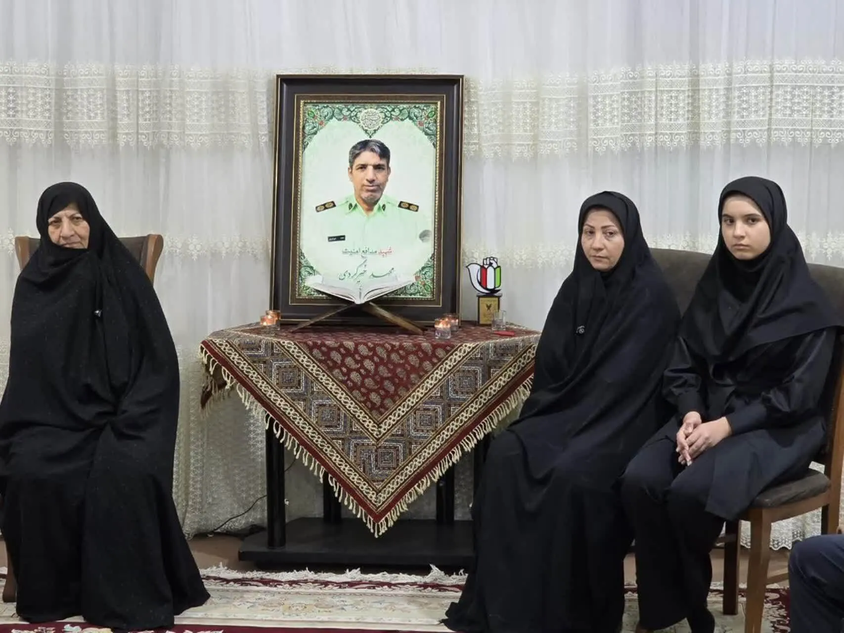 دیدار هیئت اعزامی به نمایندگی از رئیس بنیاد شهید و امور ایثارگران کشور با خانواده‌های معظم شهدای جنگ تحمیلی ۱۲ روزه در خوزستان
