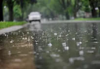 بارش باران در جاده‌های ۱۷ استان