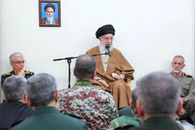 دیدار جمعی از فرماندهان نیرو‌های مسلح با فرمانده معظم کل قوا