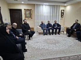 دیدار هیئت اعزامی به نمایندگی از رئیس بنیاد شهید و امور ایثارگران کشور با خانواده‌های معظم شهدای جنگ تحمیلی ۱۲ روزه در خوزستان