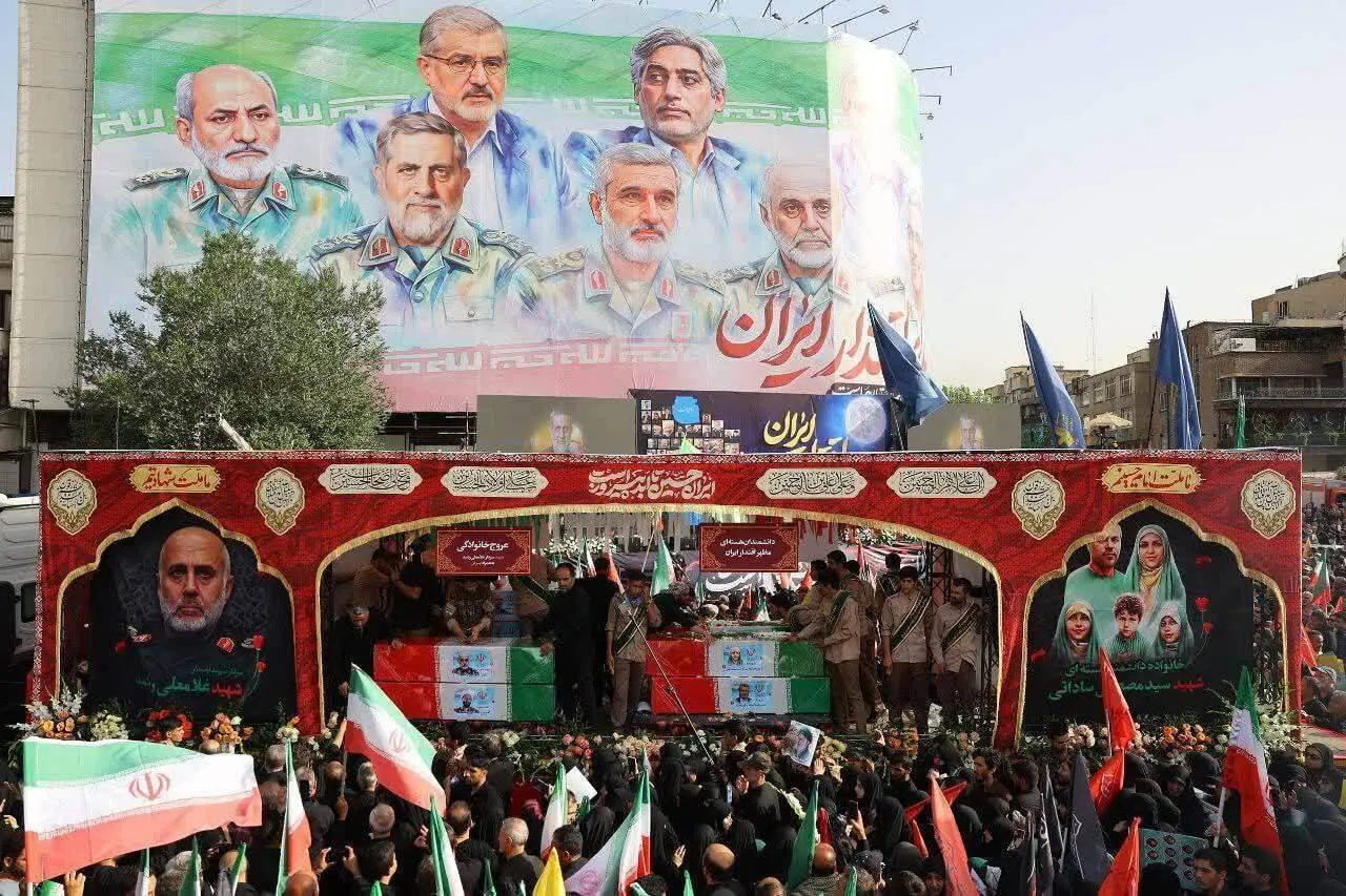 تشییع با شکوه پیکر شهدای مقاومت در تهران