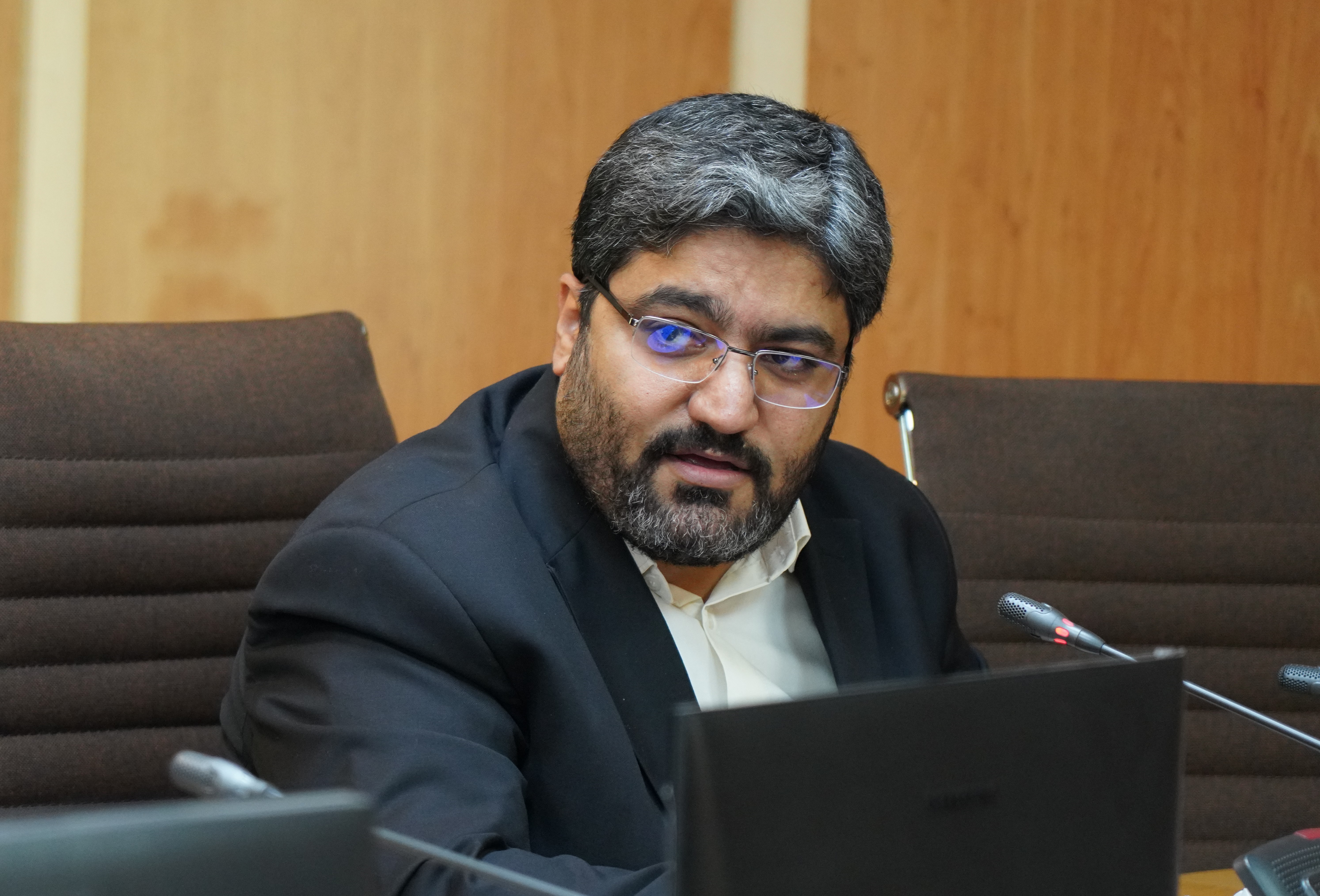 شرکت‌ها و موسسات تابعه و الحاقی به سازمان اقتصادی کوثر، در اجرای ارجاعات این سازمان که متضمن دستور ریاست محترم بنیاد شهید و امور ایثارگران است نباید تاخیر و یا توقف داشته باشند.